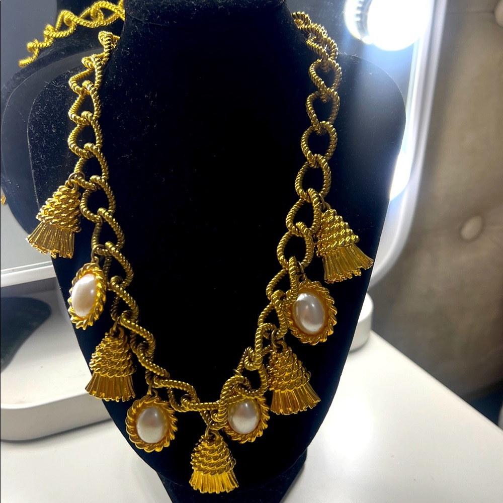 Elegant Anne Klein Runway statement Necklace